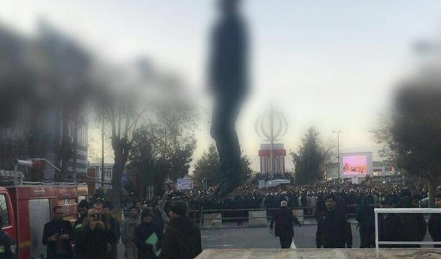 Iran: Prisoner Executed In Public (18+)