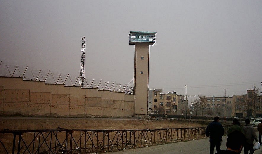انتقال دست‌کم دو زندانی به سلول انفرادی در کرج