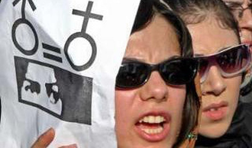 Iranian authorities step up pressure on women rights activits