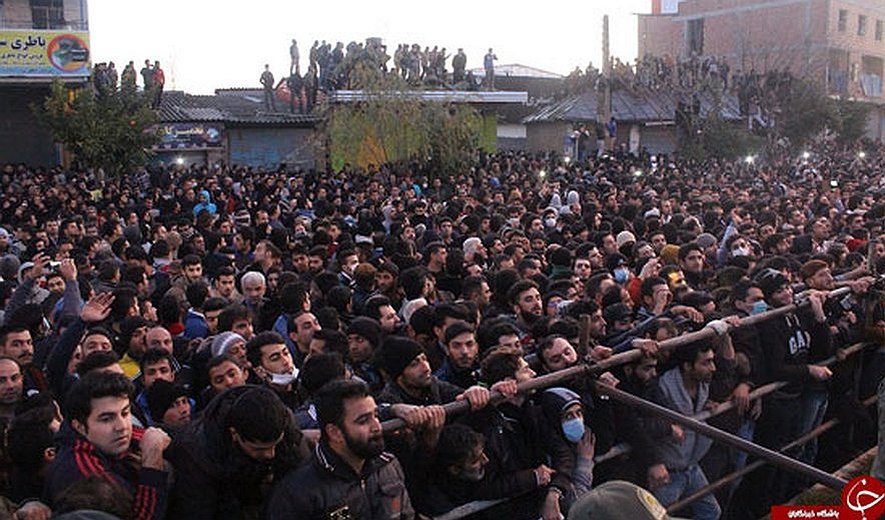 Prisoner Hanged in Public in Northern Iran 